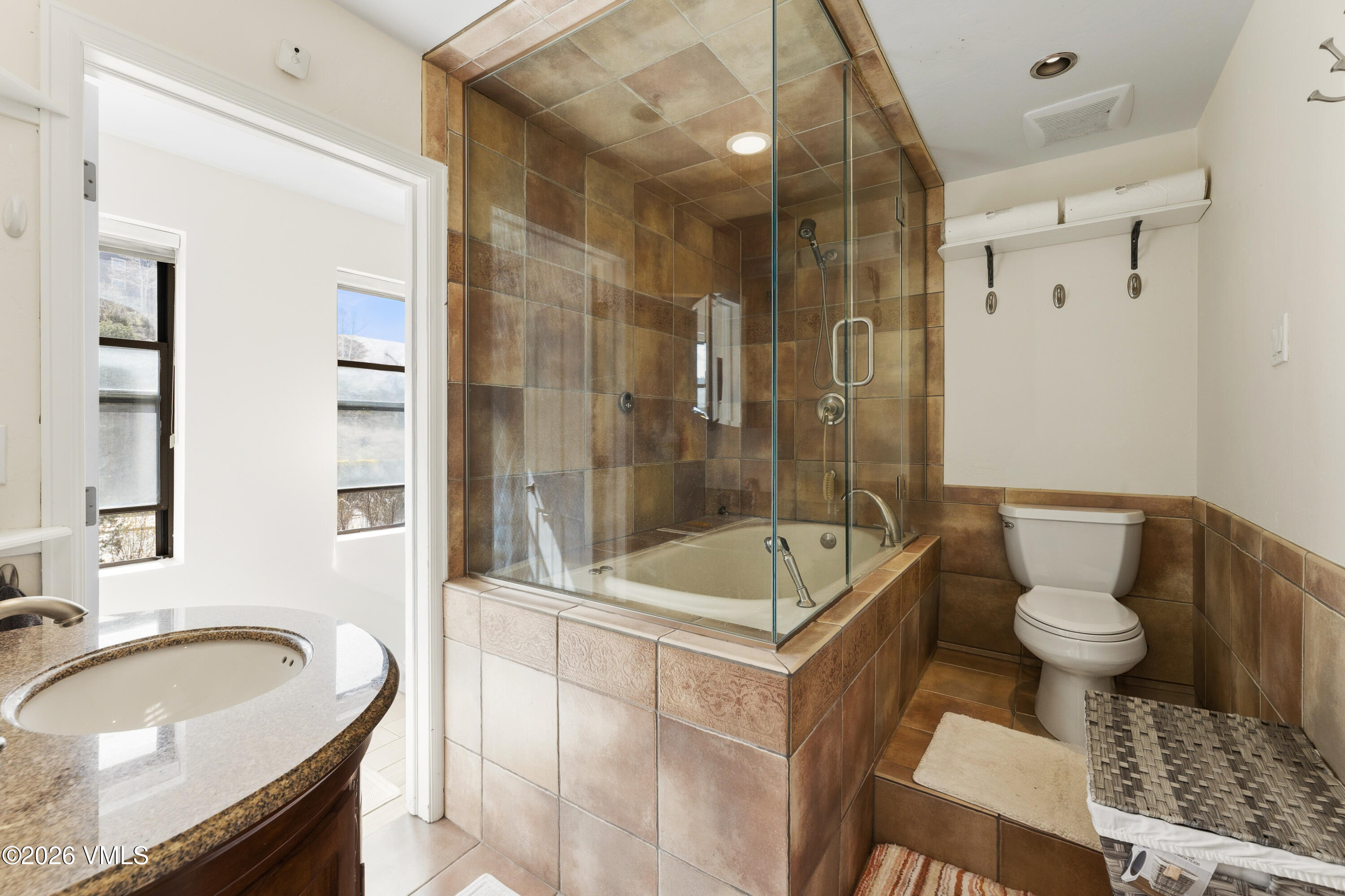 34295 Highway 6, Unit 213 Edwards, CO 81632 - Photo 27 of 47 Primary bathroom