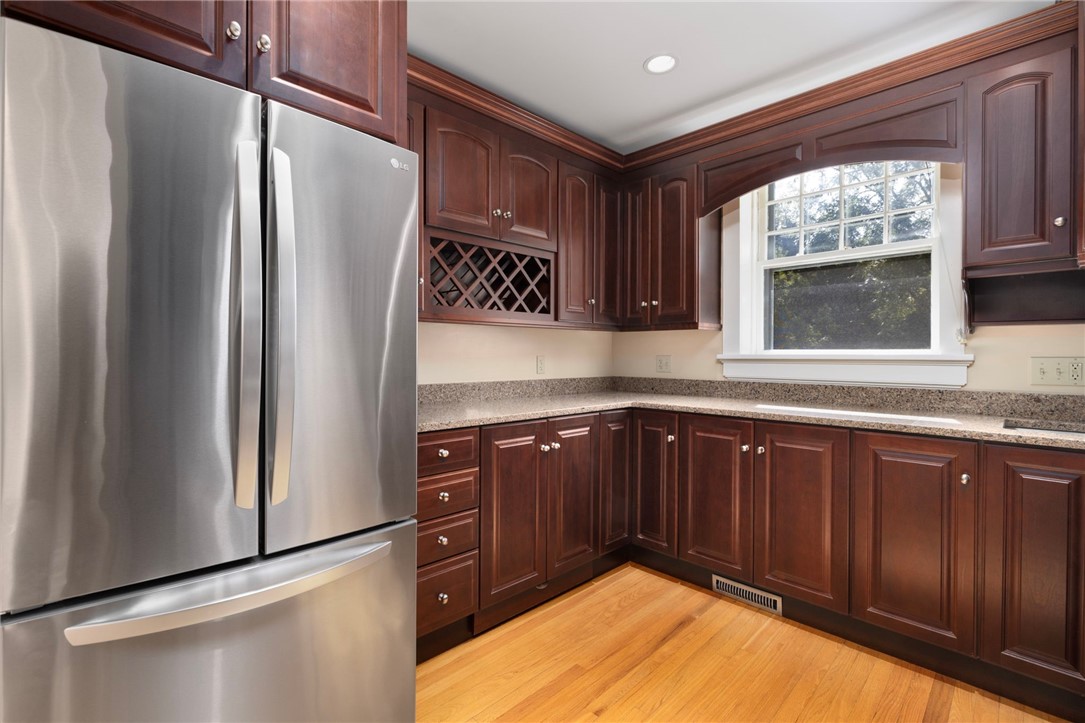 107 Old Beach Road, Unit 2 Newport, RI 02840 - Photo 11 of 38