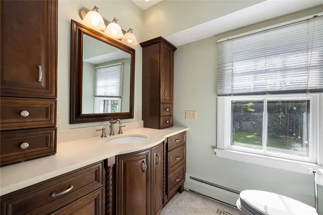 $3,500 | 107 Old Beach Road, Unit 2, Newport, RI 02840