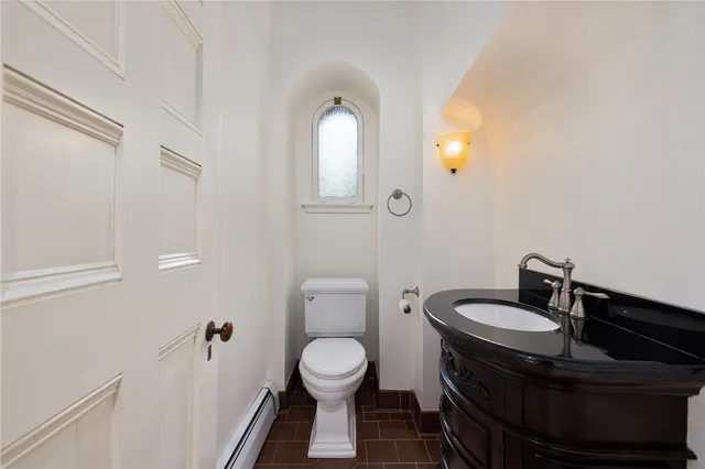 $3,500 | 107 Old Beach Road, Unit 2, Newport, RI 02840