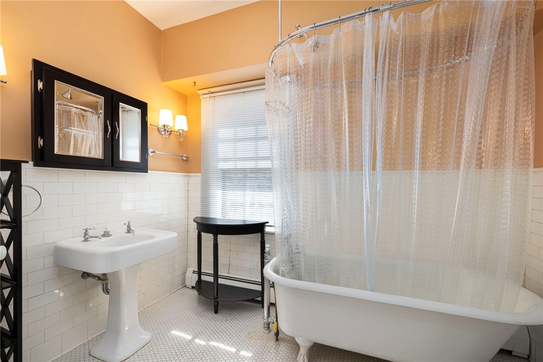 107 Old Beach Road, Unit 2 Newport, RI 02840 - Photo 18 of 38