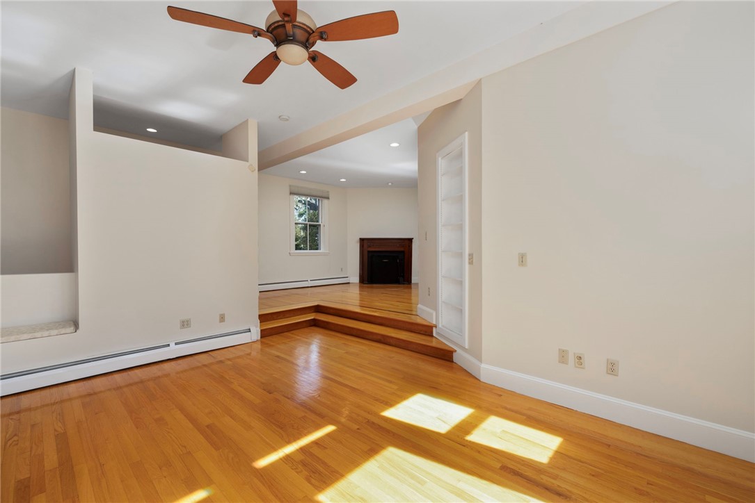 107 Old Beach Road, Unit 2 Newport, RI 02840 - Photo 20 of 38