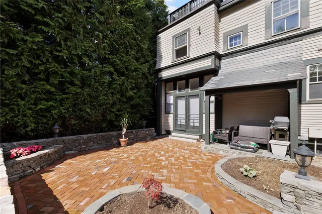 $3,500 | 107 Old Beach Road, Unit 2, Newport, RI 02840