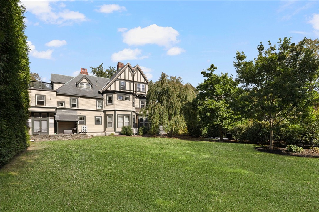 107 Old Beach Road, Unit 2 Newport, RI 02840 - Photo 32 of 38