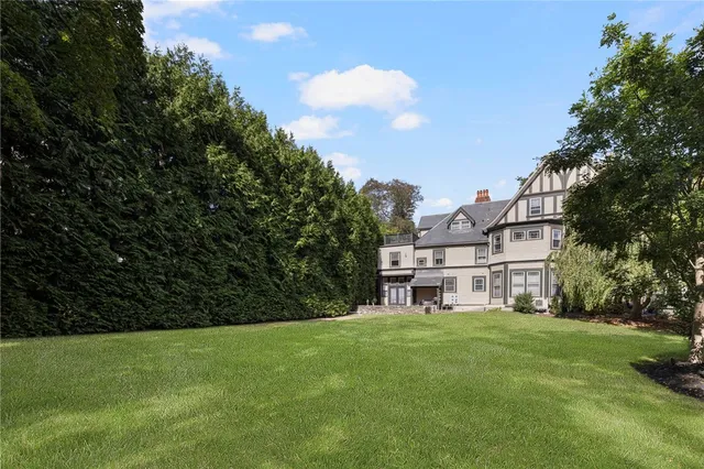 $3,500 | 107 Old Beach Road, Unit 2, Newport, RI 02840