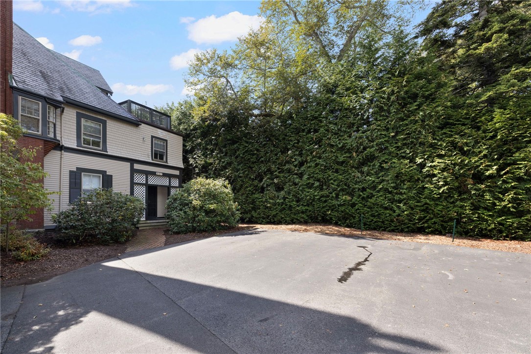 107 Old Beach Road, Unit 2 Newport, RI 02840 - Photo 35 of 38