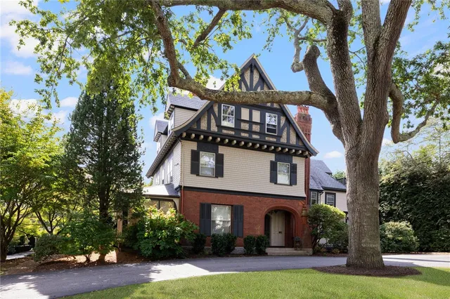 $3,500 | 107 Old Beach Road, Unit 2, Newport, RI 02840