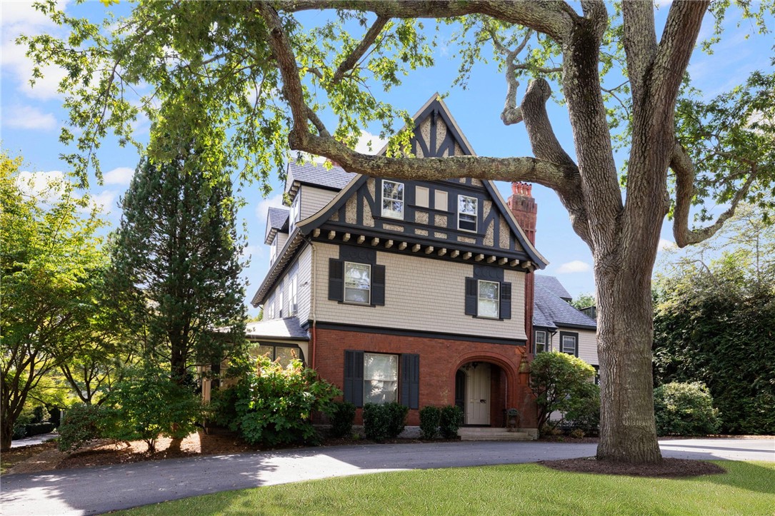 107 Old Beach Road, Unit 2 Newport, RI 02840 - Photo 37 of 38