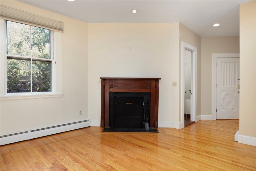 107 Old Beach Road, Unit 2 Newport, RI 02840 - Photo 8 of 38