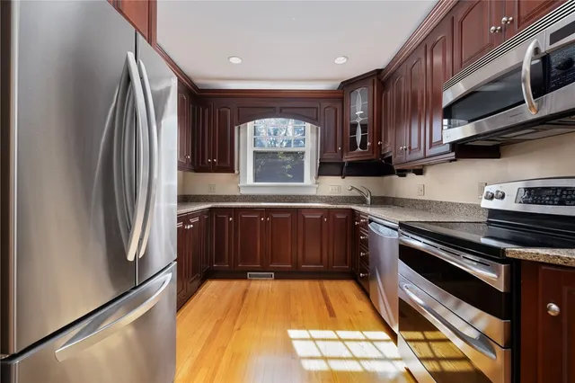 $3,500 | 107 Old Beach Road, Unit 2, Newport, RI 02840