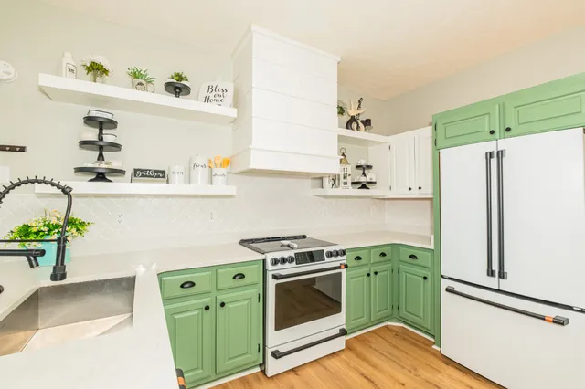 a view of an entryway of the house