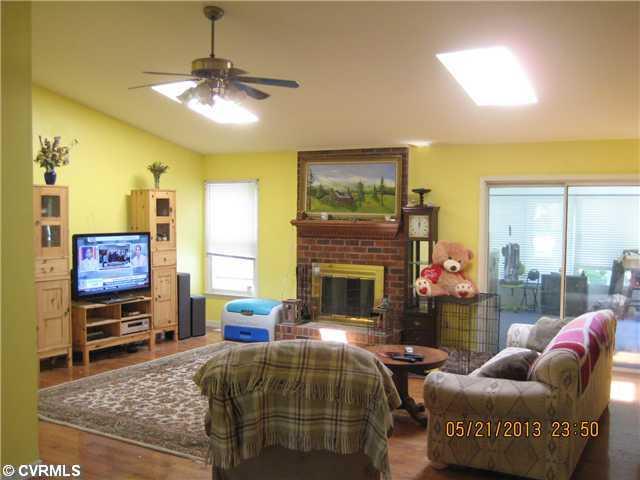 5224 Reids Pointe Road Glen Allen, VA 23060 - Photo 3 of 12 Den/Family/Great Room