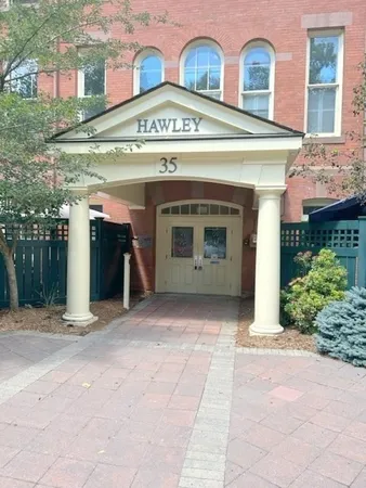 $1,700 | 35 New South Street, Unit 305, Northampton, MA 01060