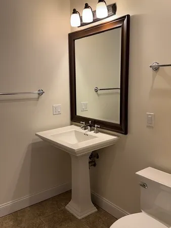 $1,700 | 35 New South Street, Unit 305, Northampton, MA 01060