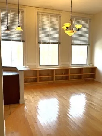 $1,700 | 35 New South Street, Unit 305, Northampton, MA 01060