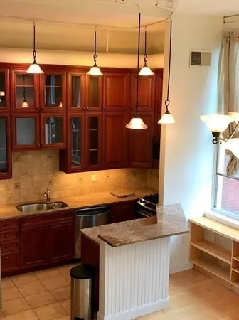 $1,700 | 35 New South Street, Unit 305, Northampton, MA 01060