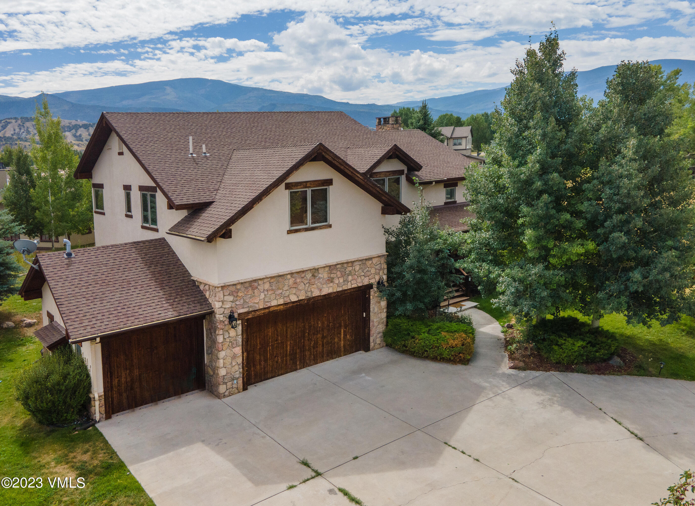 305 Red Fox Gypsum, CO 81637 - Photo 4 of 50 front view of a house with a yard