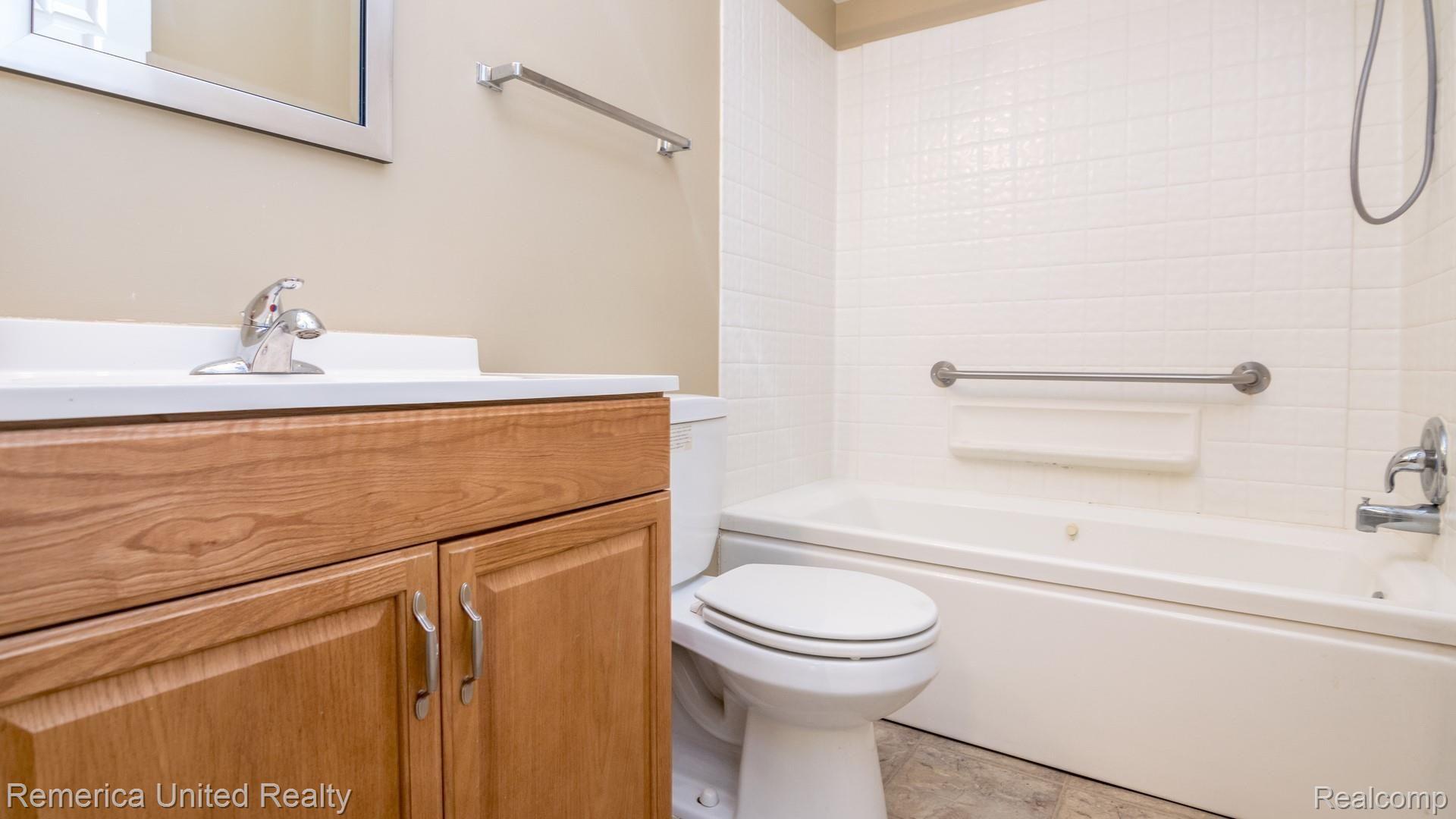 1199 South Sheldon Road, Unit 28 Plymouth, MI 48170 - Photo 16 of 40 027_27.jpg