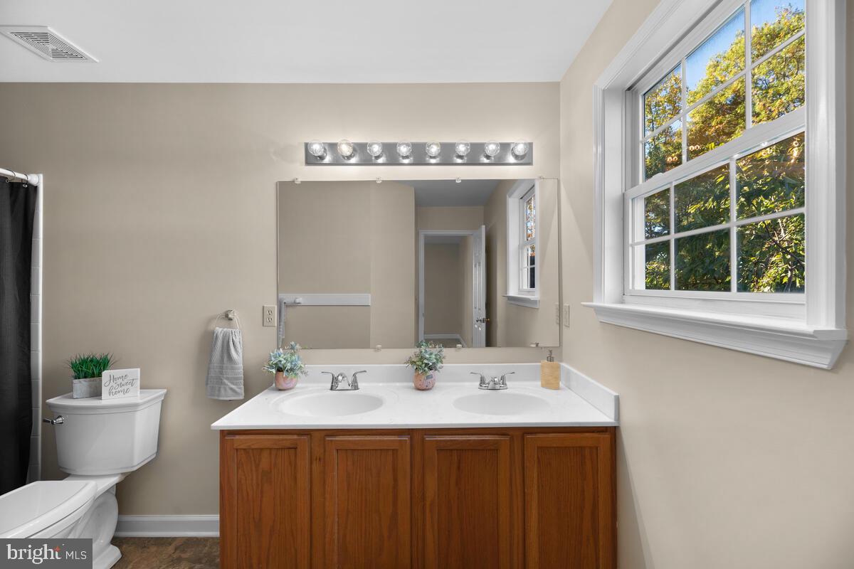 11408 Smiloff Road White Marsh, MD 21162 - Photo 22 of 51 Primary bathroom
