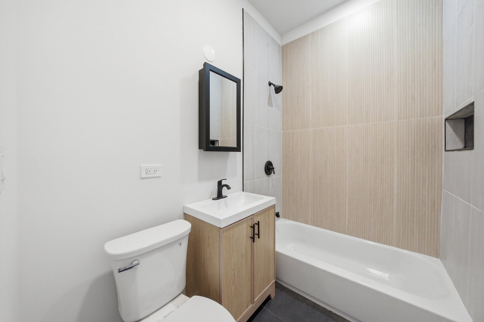 2145 West 18th Place, Unit 2R Chicago, IL 60608 - Photo 4 of 6