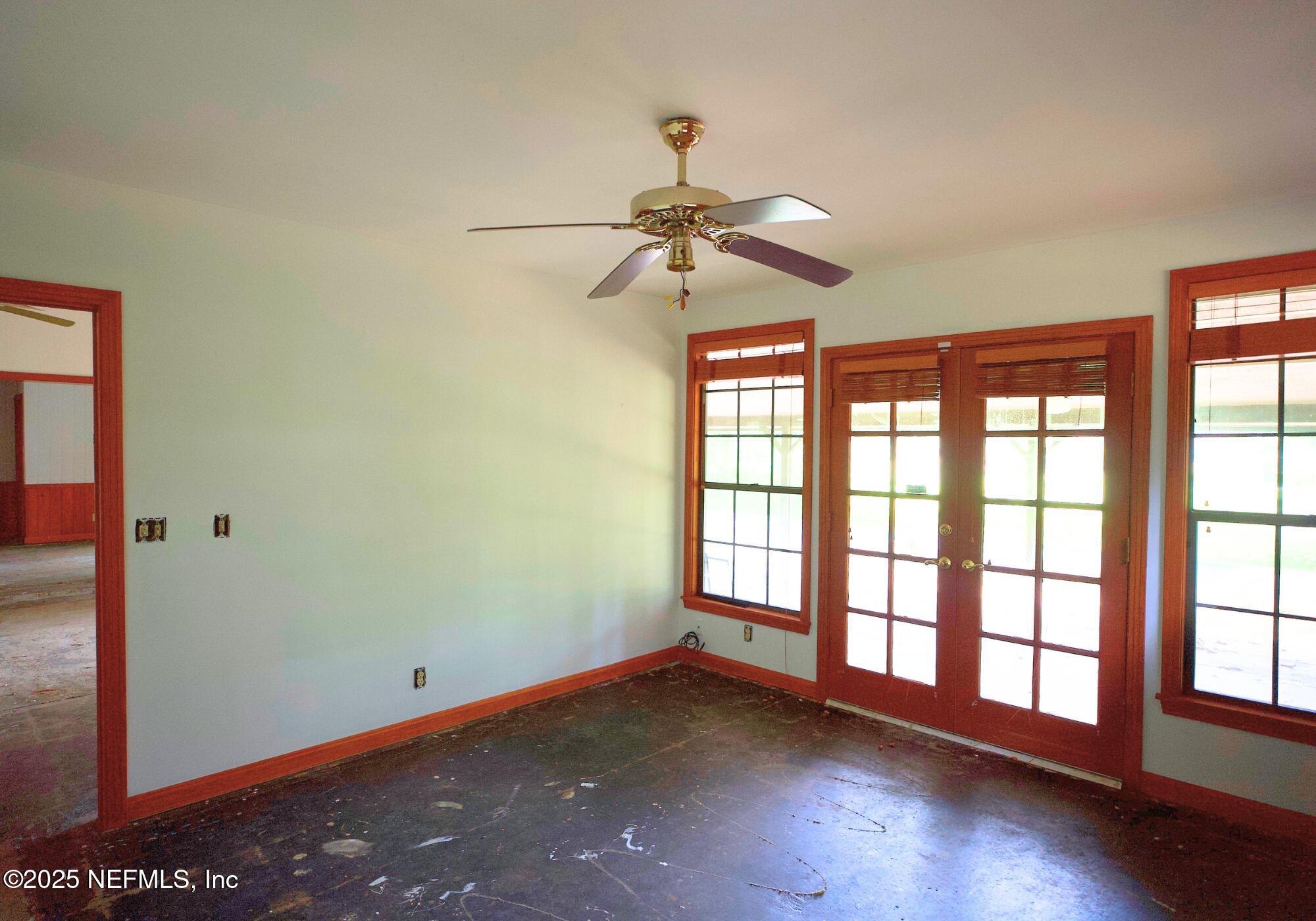 5152 Eulace Road Jacksonville, FL 32210 - Photo 11 of 24 Living Room