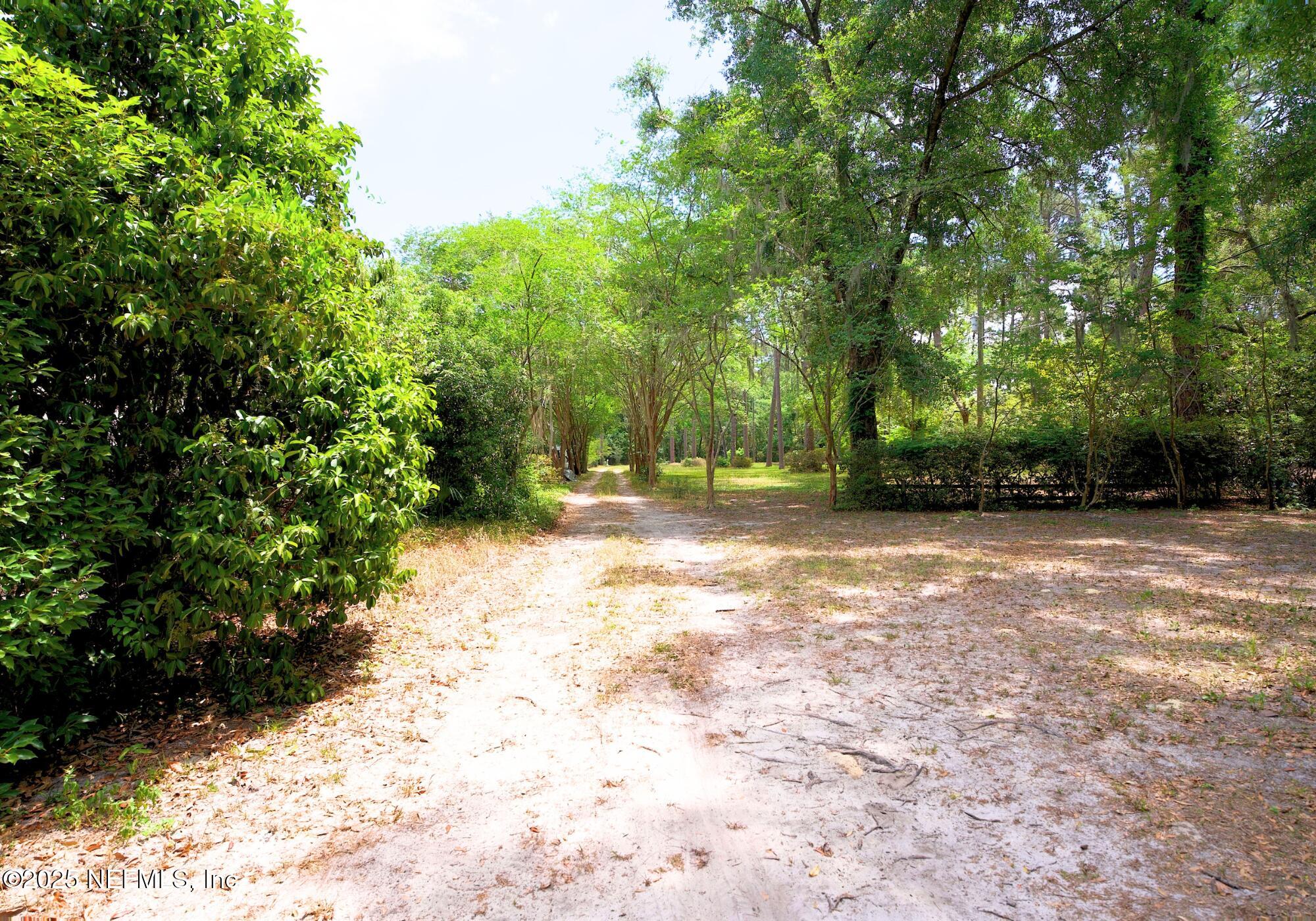 5152 Eulace Road Jacksonville, FL 32210 - Photo 21 of 24 Driveway