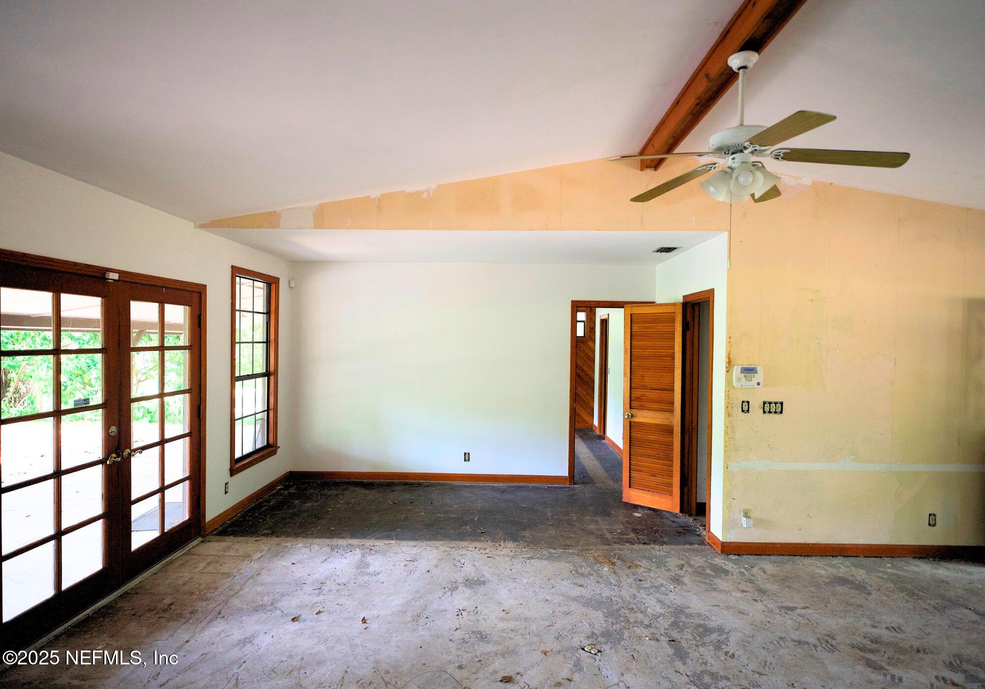 5152 Eulace Road Jacksonville, FL 32210 - Photo 6 of 24 Living Room