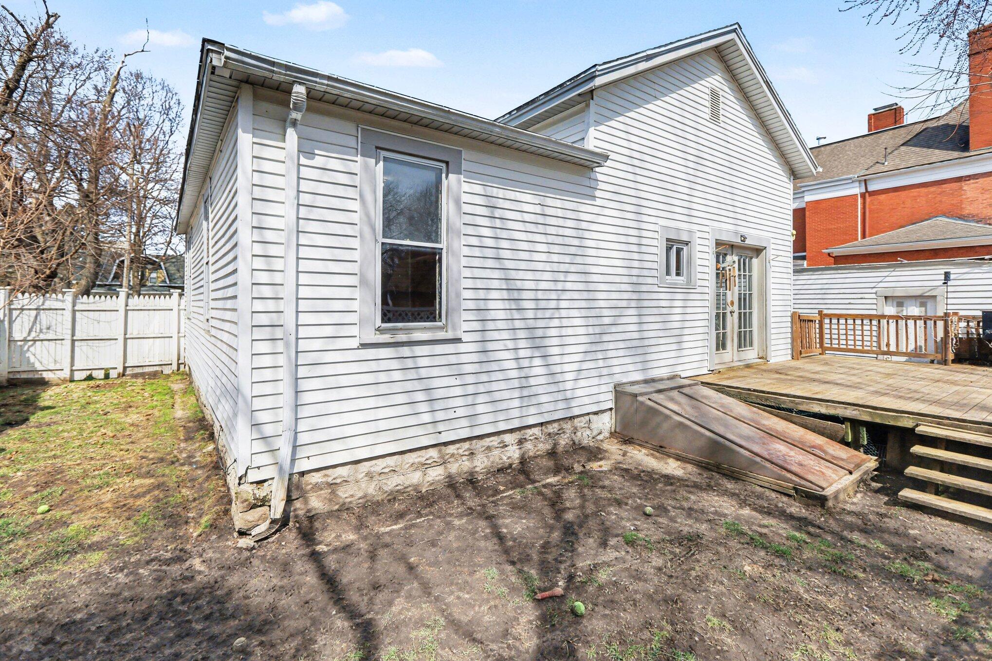 411 5th Street Manistee, MI 49660 - Photo 12 of 16 side yard