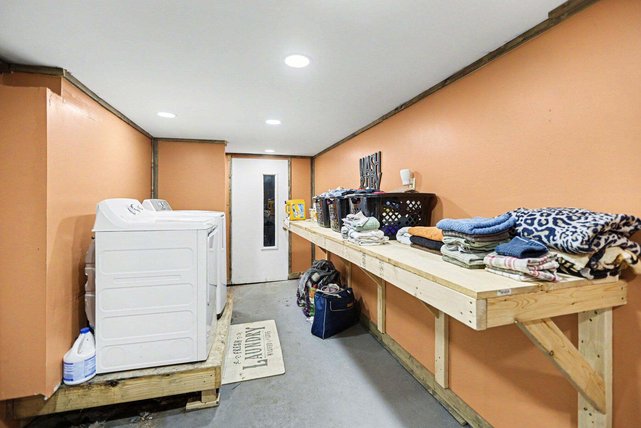 411 5th Street Manistee, MI 49660 - Photo 15 of 16 Laundry room