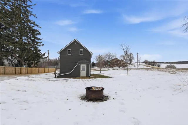 $250,000 | 33987 County 8 Boulevard, Cannon Falls, MN 55009