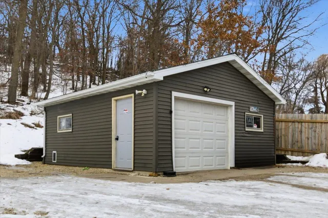 $250,000 | 33987 County 8 Boulevard, Cannon Falls, MN 55009