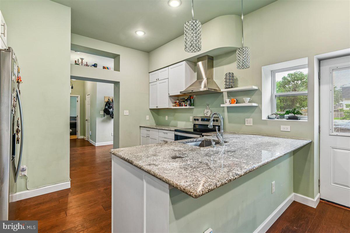 4316 Spencer Street Halethorpe, MD 21227 - Photo 10 of 30 Beautiful granite counters & stainless appliances