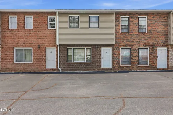 $174,500 | 3539 Netherland Inn Road, Unit 9, Kingsport, TN 37660