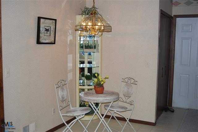 922 GreenView Court Rochester, MI 48307 - Photo 9 of 23 31137820-8.JPG
