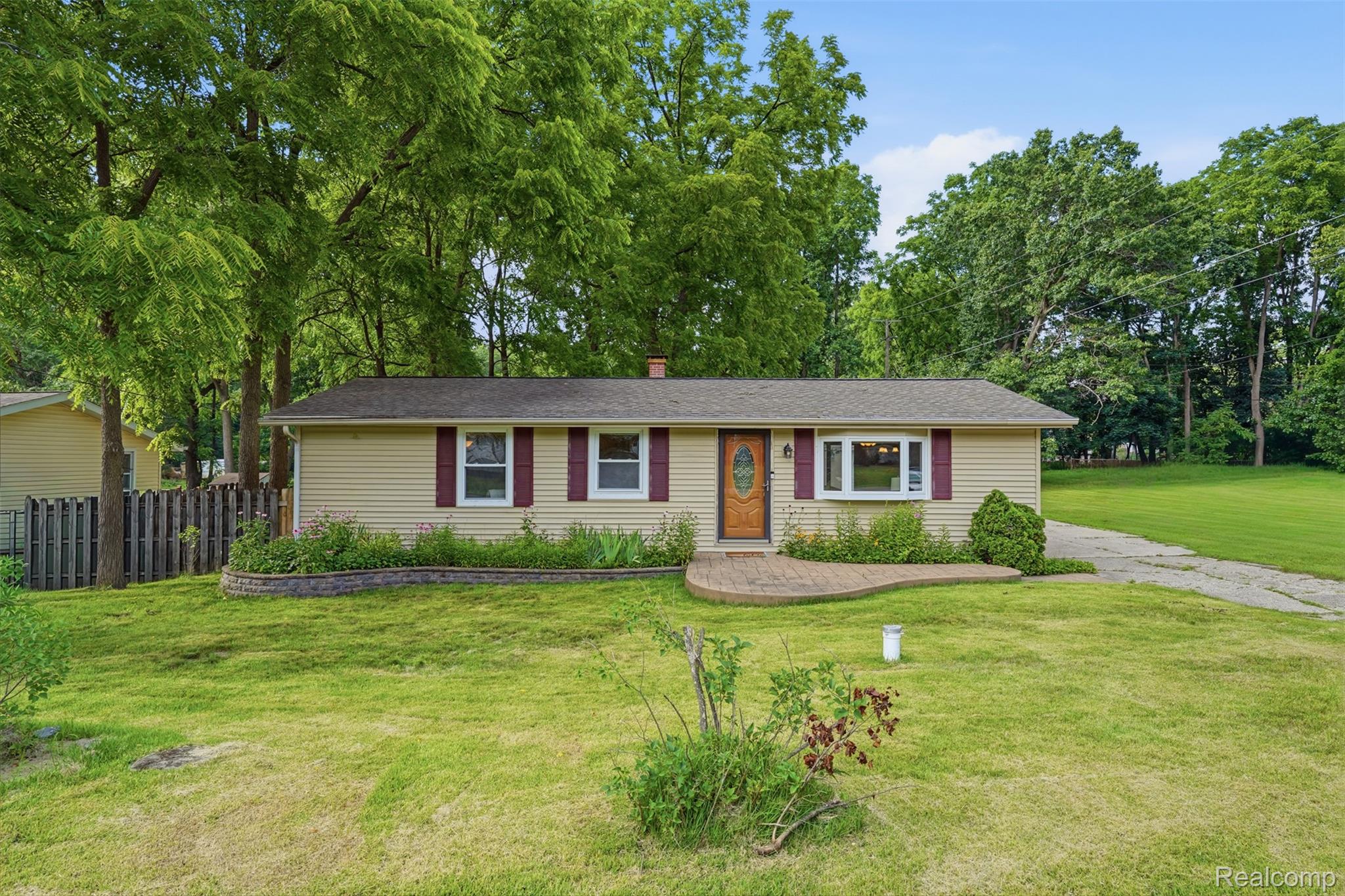 608 Snyder Road Highland, MI 48357 - Photo 2 of 22 608 snyder rd-1.jpg
