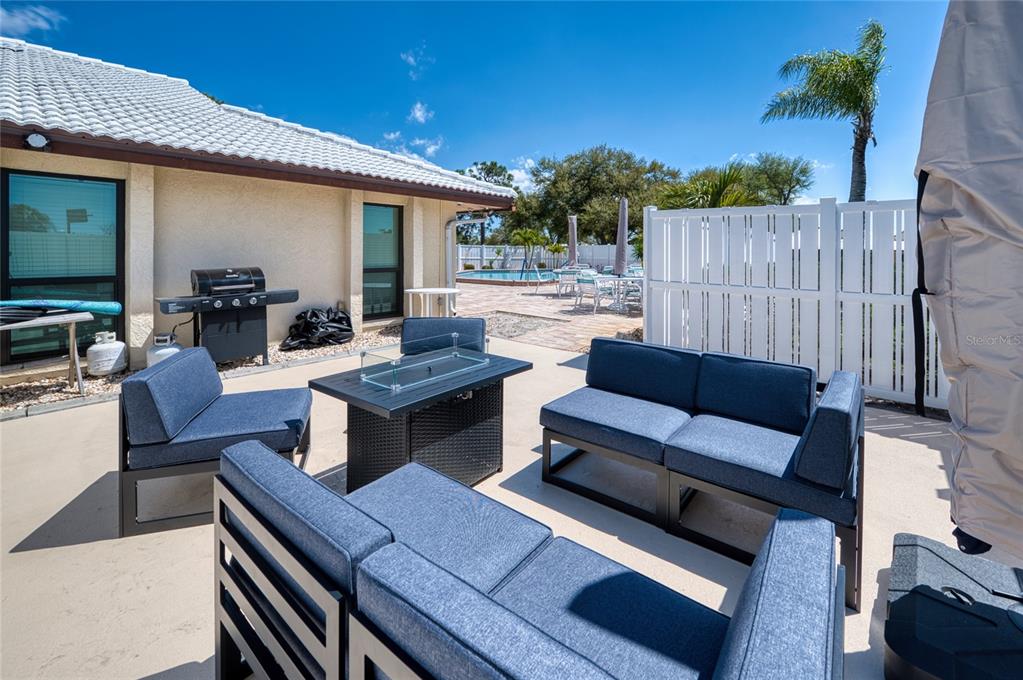 76 Sandstone Circle Venice, FL 34293 - Photo 33 of 37 a outdoor living space with furniture