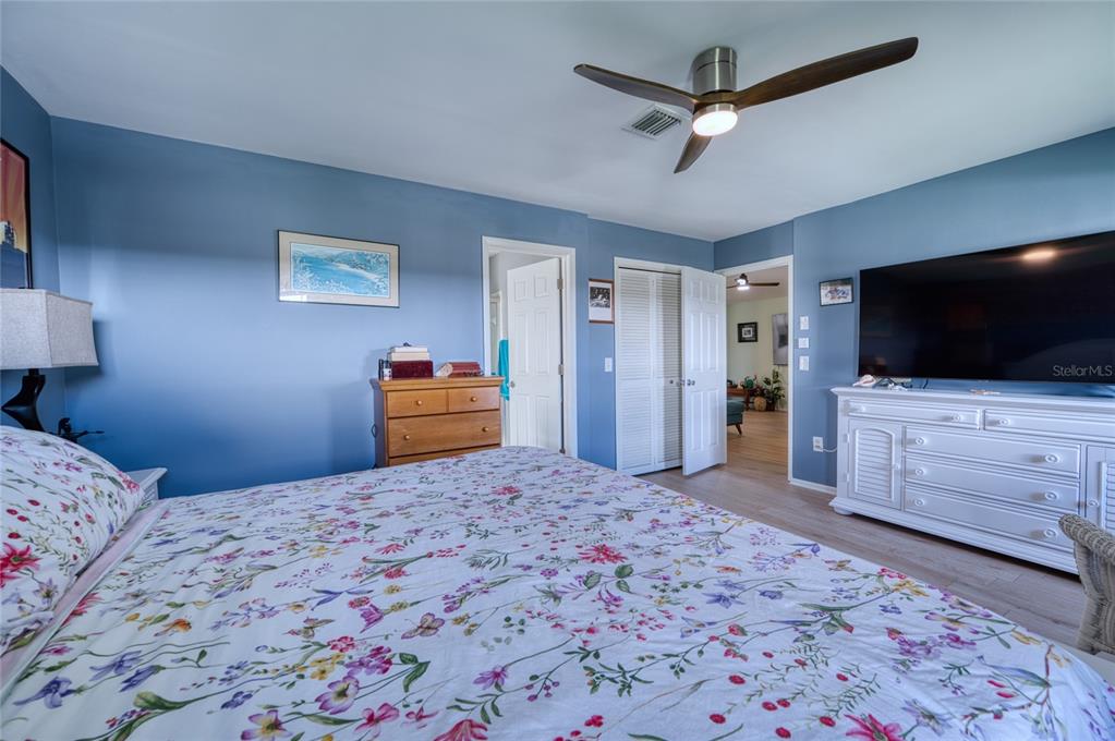 76 Sandstone Circle Venice, FL 34293 - Photo 9 of 37 a bedroom with a bed and a flat screen tv