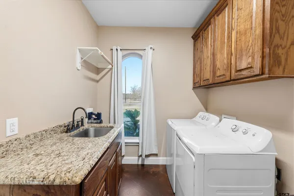 $450,000 | 205 Vz County Road 4807, Ben Wheeler, TX 75754