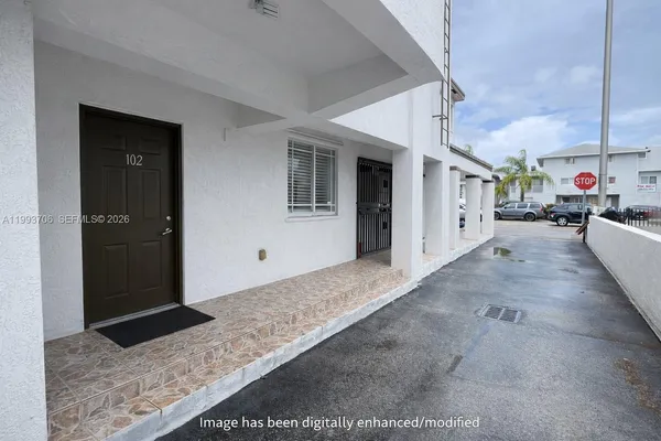 $1,800 | 318 East 6th Street, Unit 102, Hialeah, FL 33010
