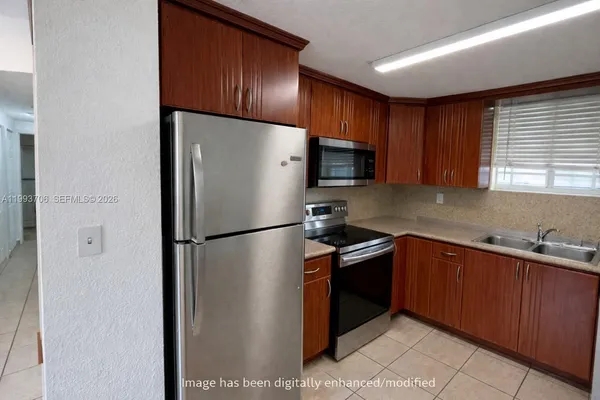 $1,800 | 318 East 6th Street, Unit 102, Hialeah, FL 33010