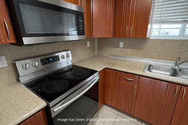 $1,800 | 318 East 6th Street, Unit 102, Hialeah, FL 33010