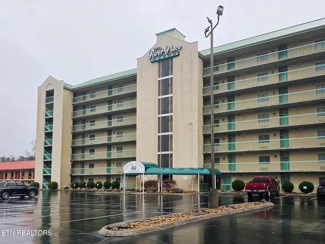 $299,500 | 3215 North River Road, Unit STE 303, Pigeon Forge, TN 37863