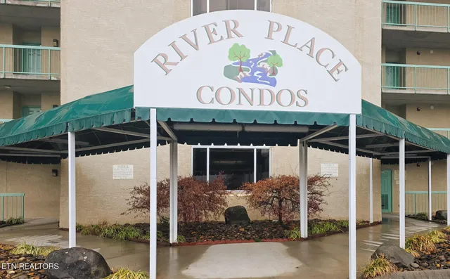 $299,500 | 3215 North River Road, Unit STE 303, Pigeon Forge, TN 37863