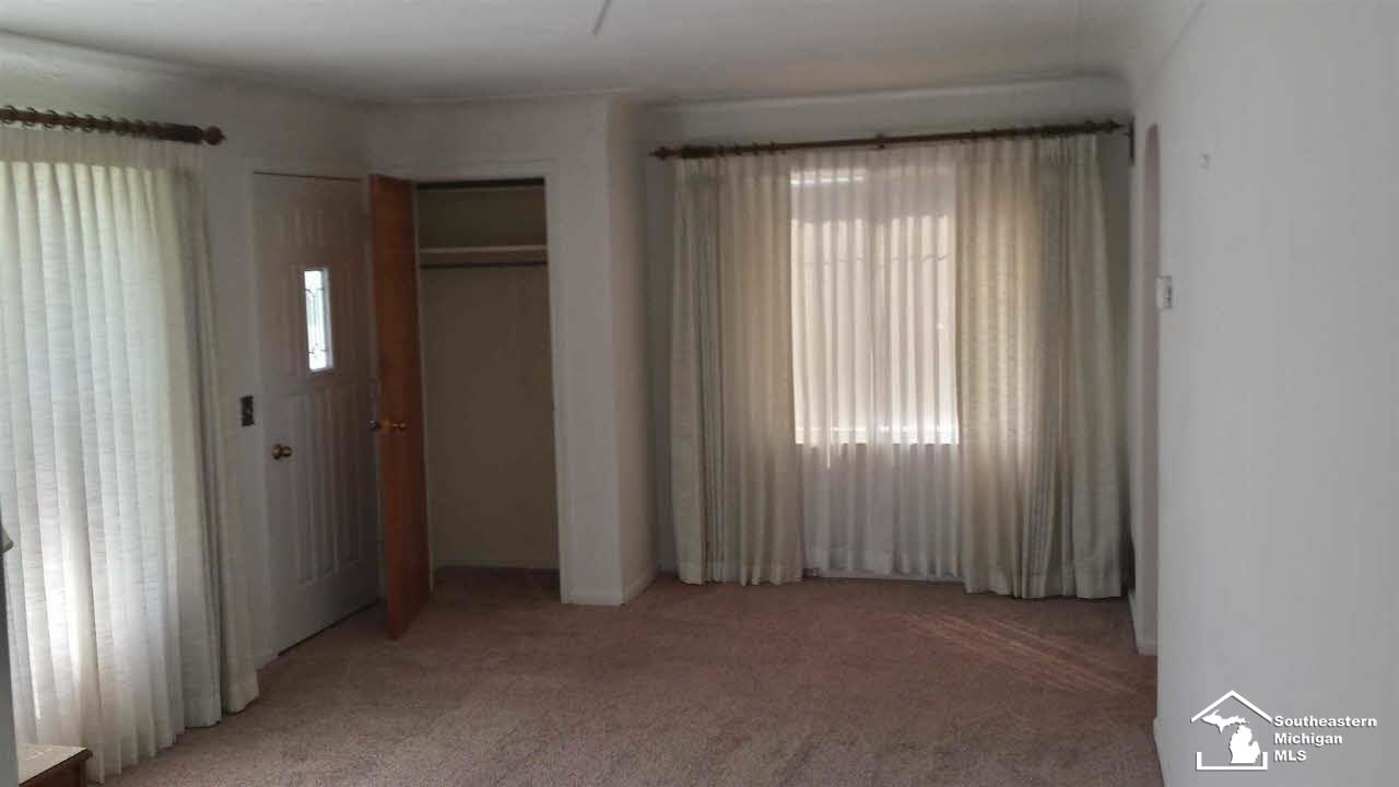 6960 North Custer Road Monroe, MI 48162 - Photo 4 of 16 Living Room