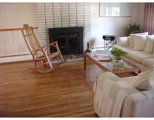42 Robinson Road Woburn, MA 01801 - Photo 4 of 19
