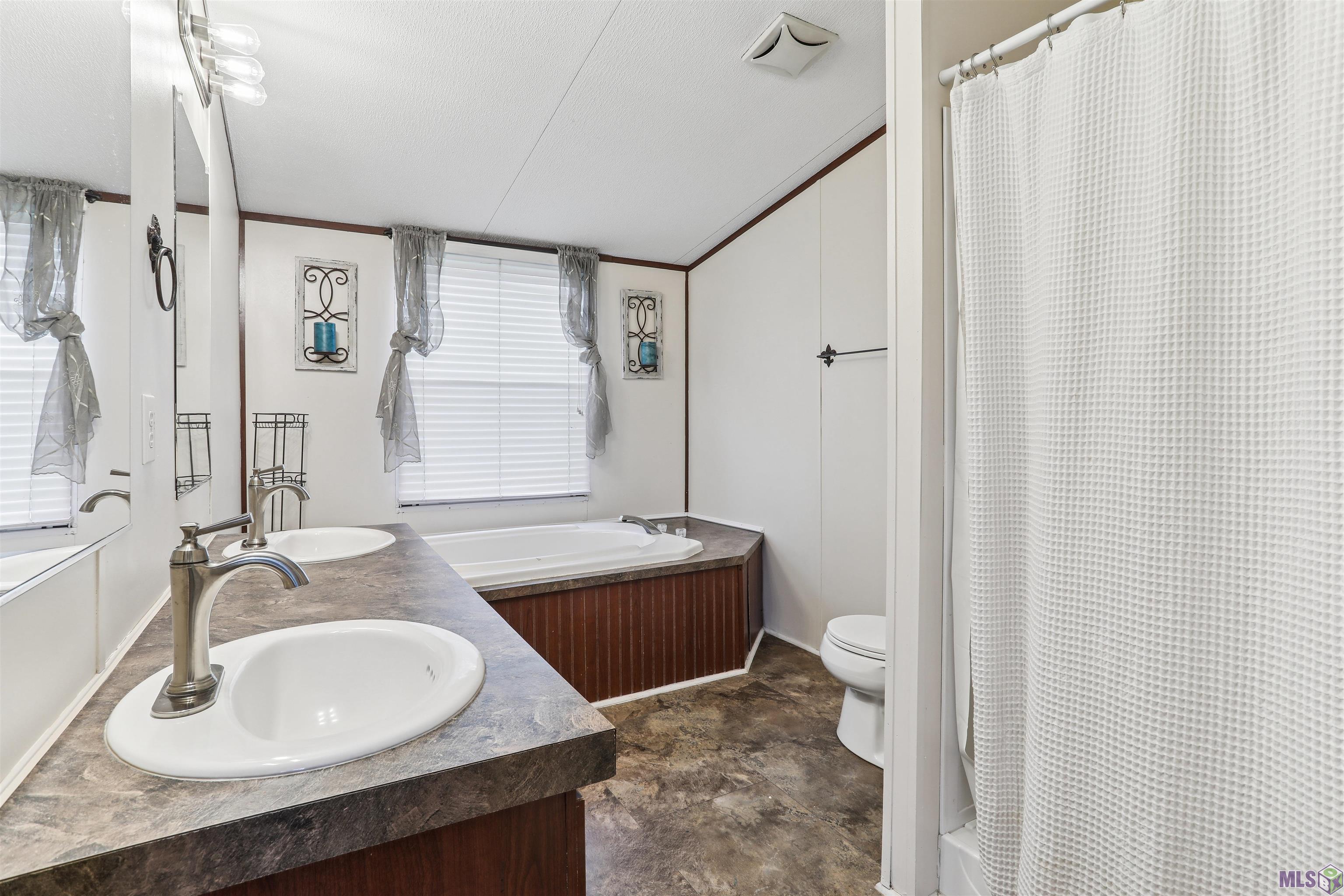 12192 Roddy Road Gonzales, LA 70737 - Photo 11 of 16