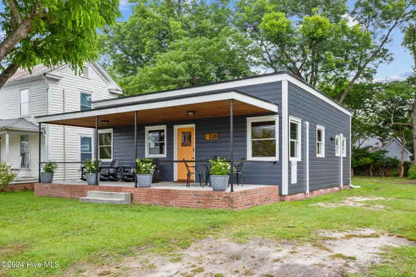 $2,550 | 226 East Water Street, Washington, NC 27889