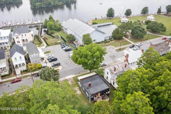 $2,550 | 226 East Water Street, Washington, NC 27889