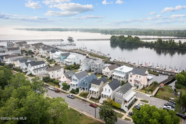 $2,550 | 226 East Water Street, Washington, NC 27889