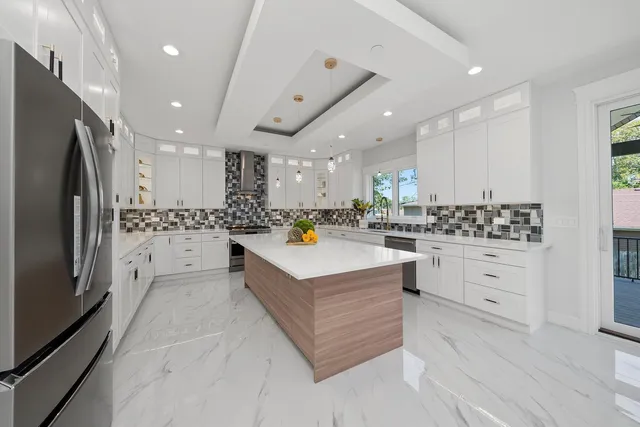 $975,000 | 10441 South 83rd Avenue, Palos Hills, IL 60465